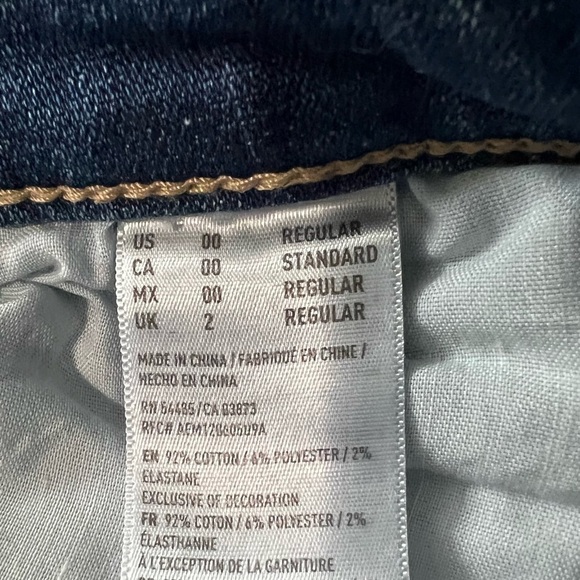 American Eagle Hi Rise Distressed Jegging - Picture 9 of 9